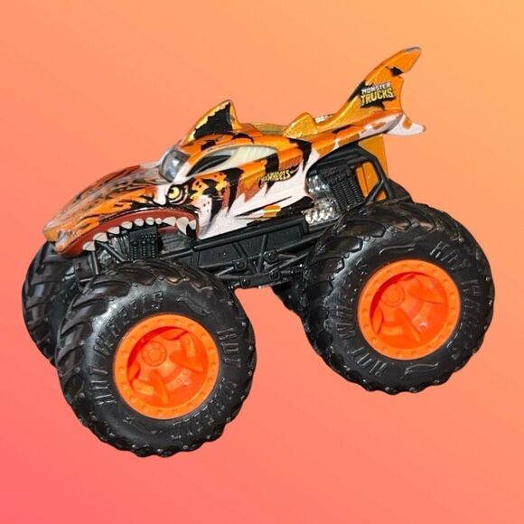 Monster Trucks  Hot Wheels Twin Mill Green & Tiger Shark Monster Truck 1:64 B16 - Picture 6 of 8